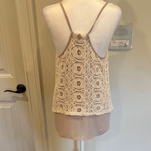 Lace Overlay Cream Tank Top - Picture 4 of 5